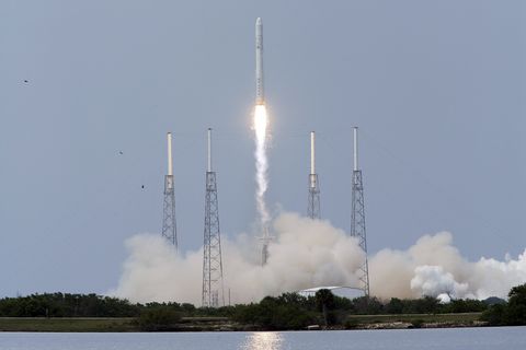 spacex launches giant falcon 9 test rocket