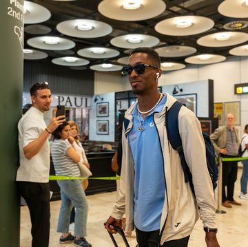 athlete jordan diaz arrives in madrid after winning the gold medal at the european athletics championships in rome.