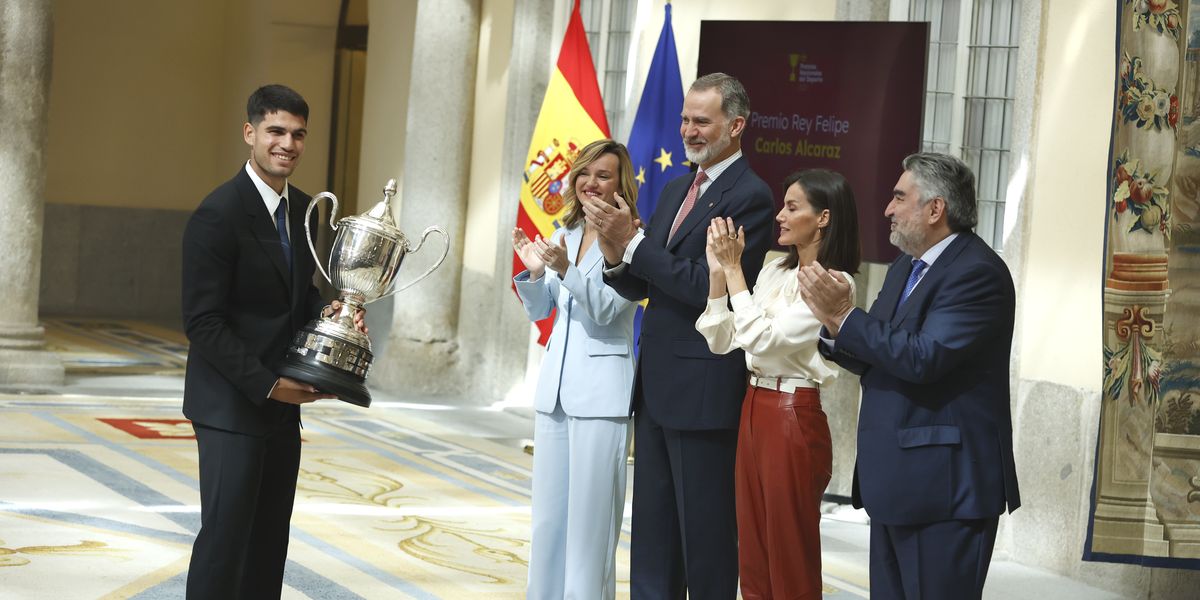 Los Reyes Felipe y Letizia entregan a Carlos Alcaraz el Premio al Deportista: ver fotos