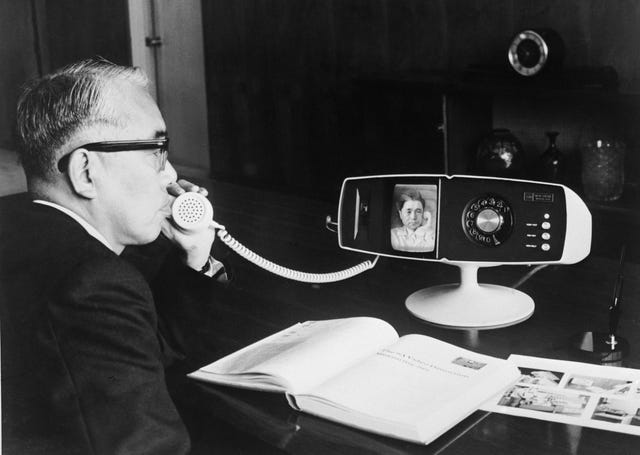 Photos of Telephones Through The Years - How Telephones Have Changed