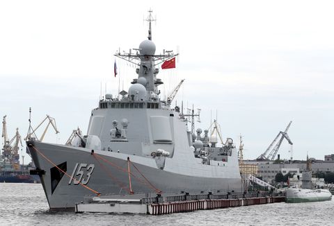 Chinese Navy missile destroyer Xi'an arrives in St Petersburg for Russian Navy Day Parade