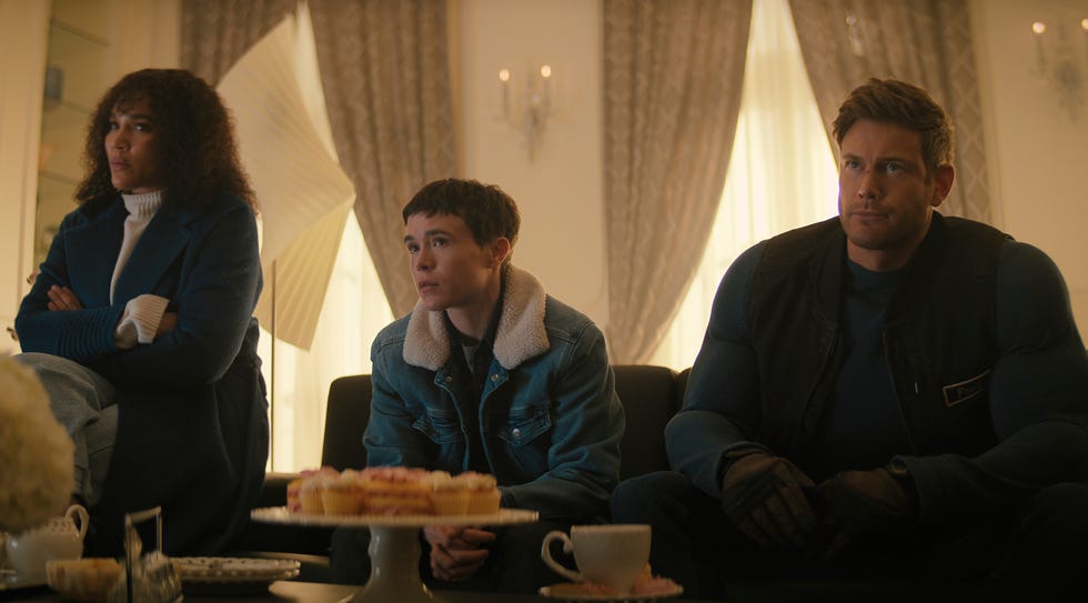 the umbrella academy l to r emmy raver lampman as allison hargreeves, elliot page as viktor hargreeves, tom hopper as luther hargreeves in episode 403 of the umbrella academy cr christos kalohoridisnetflix