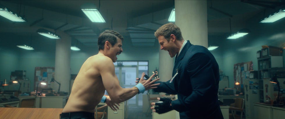 the umbrella academy l to r david castañeda as diego hargreeves, tom hopper as luther hargreeves in episode 405 of the umbrella academy cr courtesy of netflix