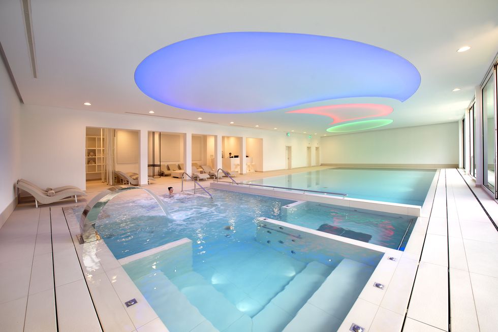 Swimming pool, Property, Ceiling, Leisure centre, Building, Interior design, Room, House, Real estate, Architecture, 