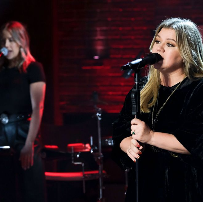 Kelly Clarkson Fans Are Emotional After Hearing the Singer's Powerful ...