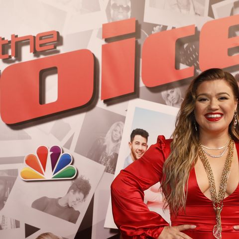 the voice 2022 kelly clarkson plunging red dress