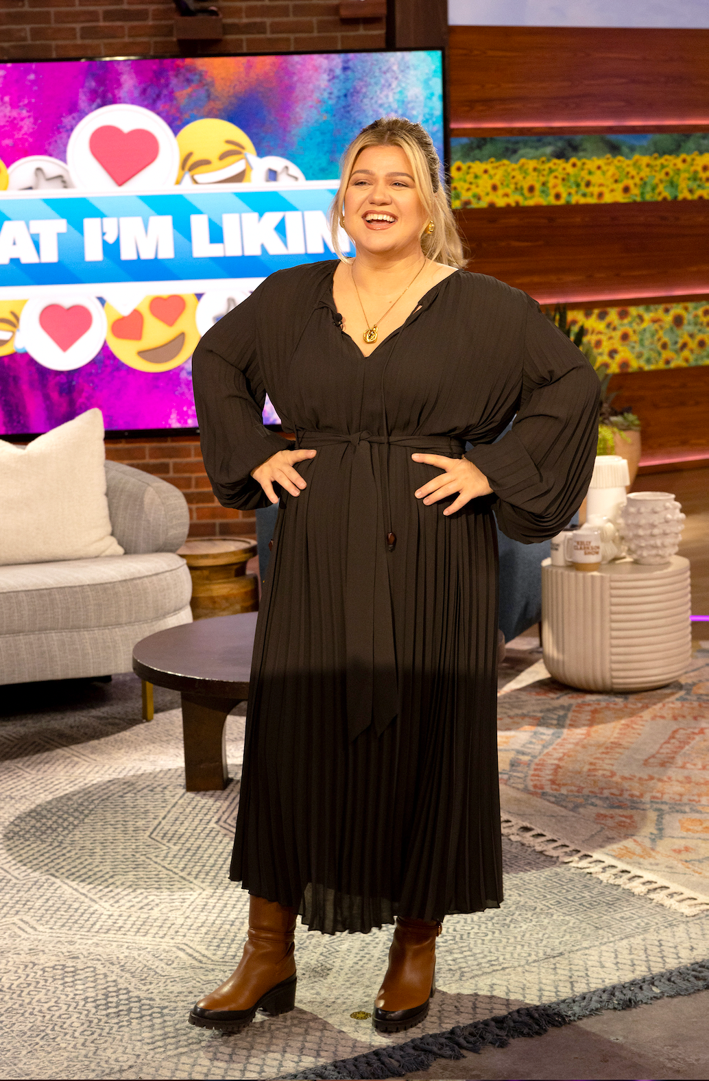 'the kelly clarkson show' host and former 'the voice' coach kelly clarkson