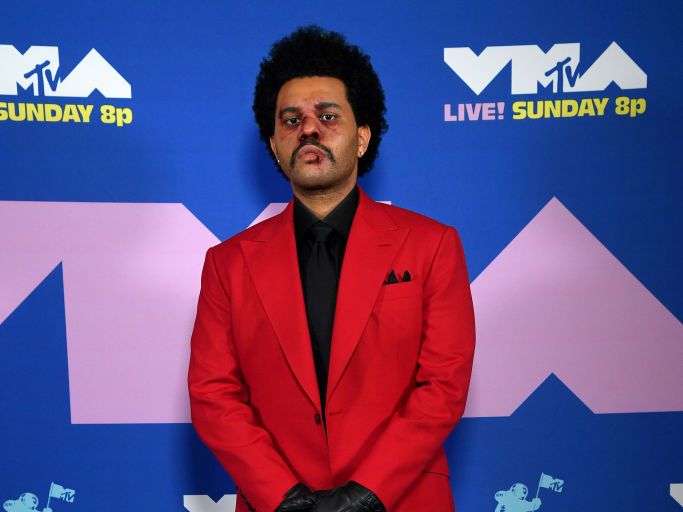The Weeknd rocks bruised and bloodied face for VMAs rehearsals