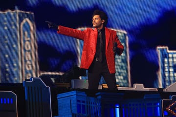 the weeknd performing at the pepsi super bowl lv halftime show