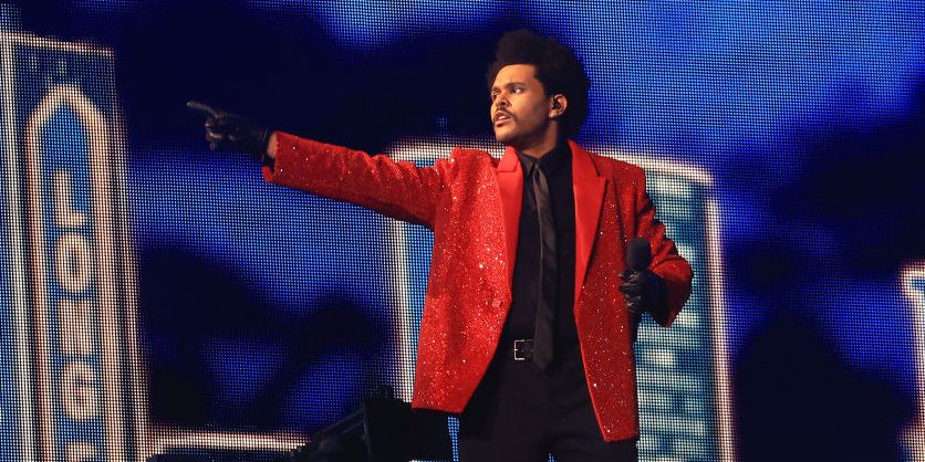 the weeknd performing at the pepsi super bowl lv halftime show