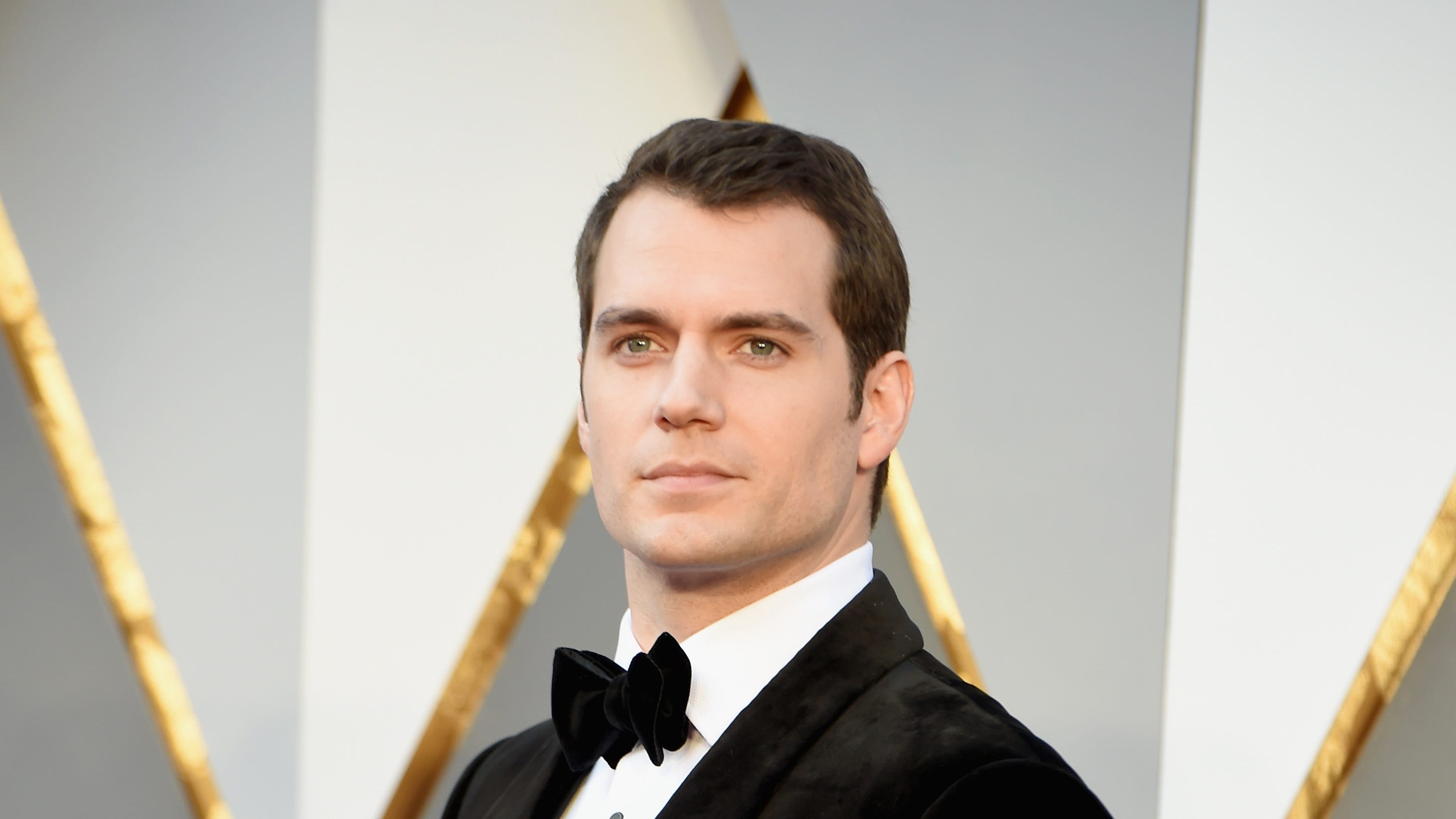 The Witcher' Fans Rushed to Henry Cavill After He Revealed Heartbreaking  News