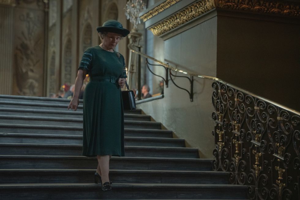 Queen Elizabeth's Famous Handbag Debuts The Crown Season 4