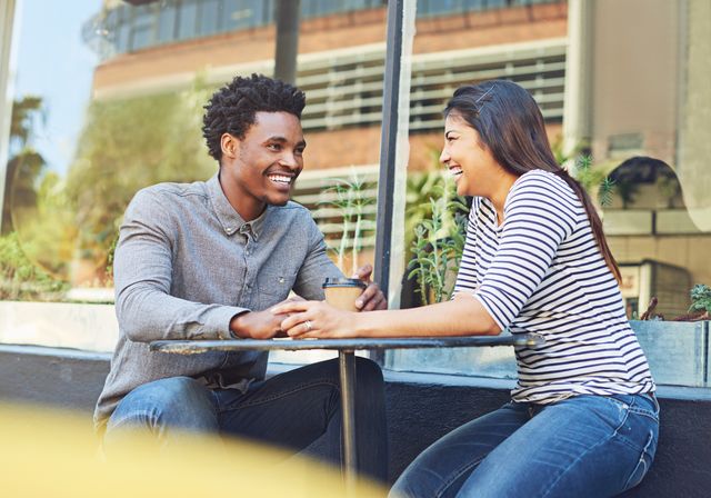 Best Questions to Ask on a Date - Good Conversation Starters