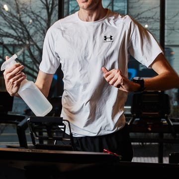 RWD a person running on a treadmill sprays a spray bottle of water at his face