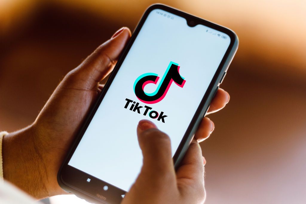 You can now watch TikTok in your Mercedes-Benz (just not when you're  driving) - Tubefilter
