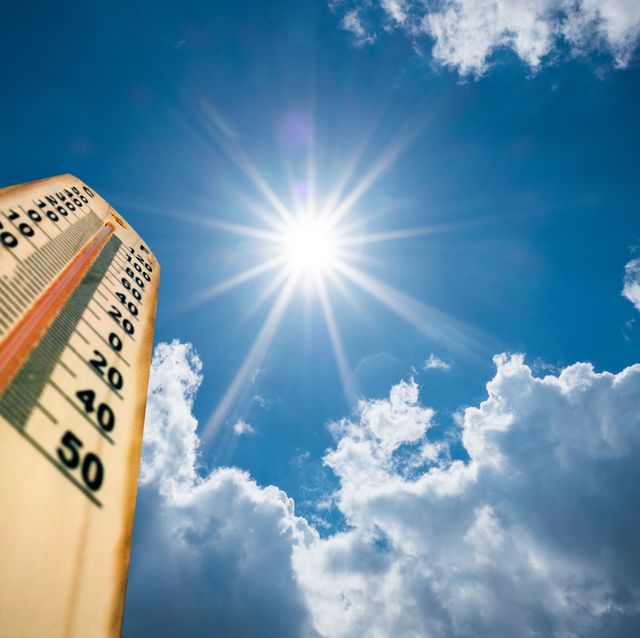 thermometer sun high degres hot summer day high summer temperatures