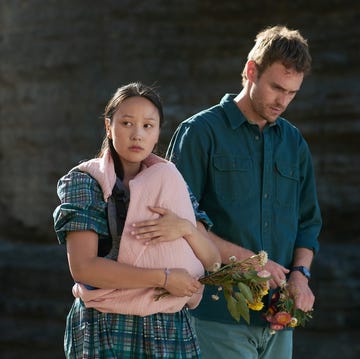 the survivors. (l to r) yerin ha as mia, charlie vickers as kieran in the survivors. cr. courtesy of netflix © 2025 the survivors. (l to r) yerin ha as mia, charlie vickers as kieran in the survivors. cr. courtesy of netflix © 2025