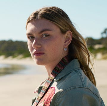 the survivors. shannon berry as bronte in the survivors. cr. courtesy of netflix © 2025 the survivors. shannon berry as bronte in the survivors. cr. courtesy of netflix © 2025
