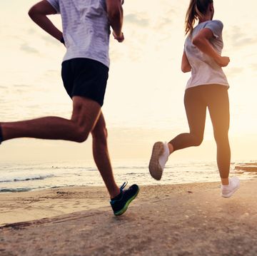 due runner sulla sabbia