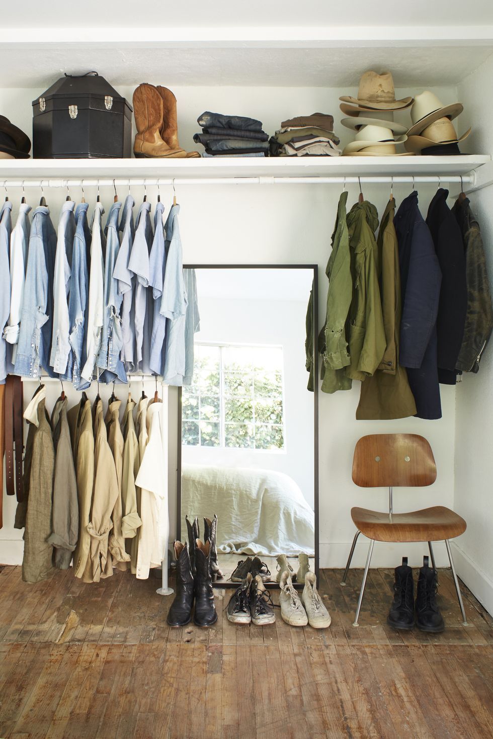 Closet, Room, Clothes hanger, Shelf, Furniture, Footwear, Shelving, Boutique, Wardrobe, Shoe organizer, 