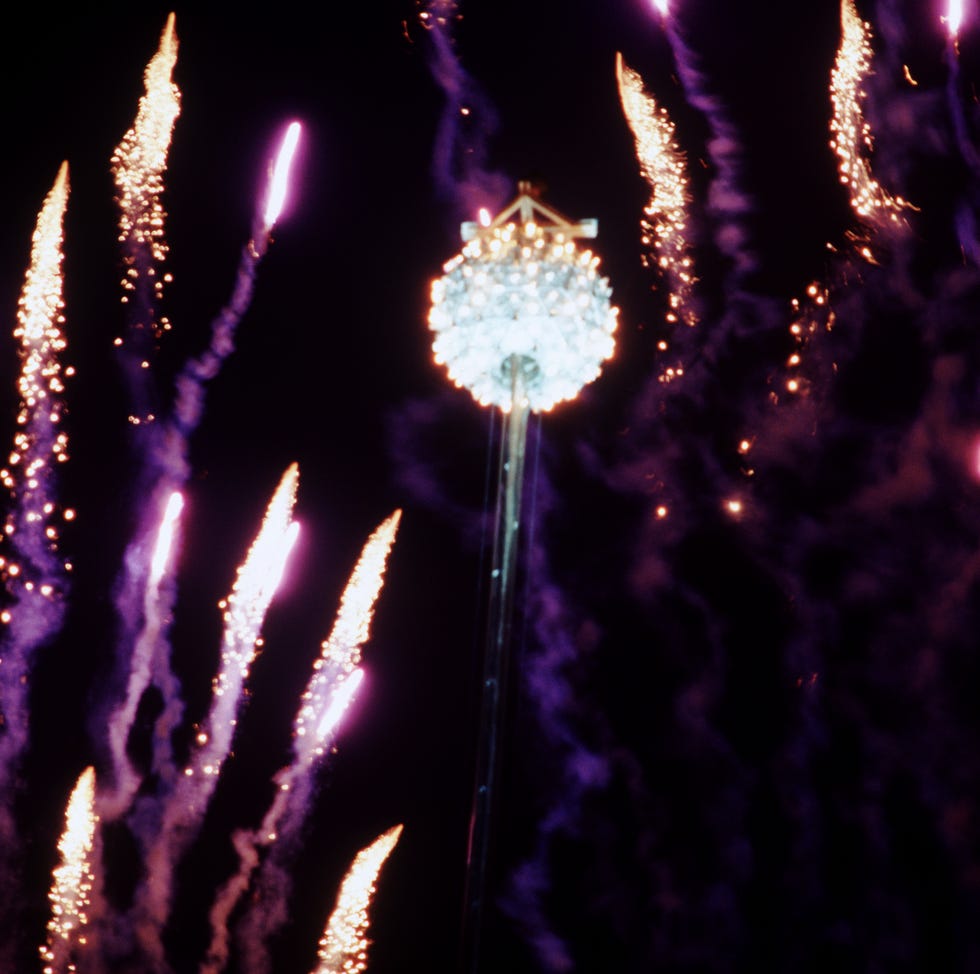 things to do on new years eve watch the ball drop