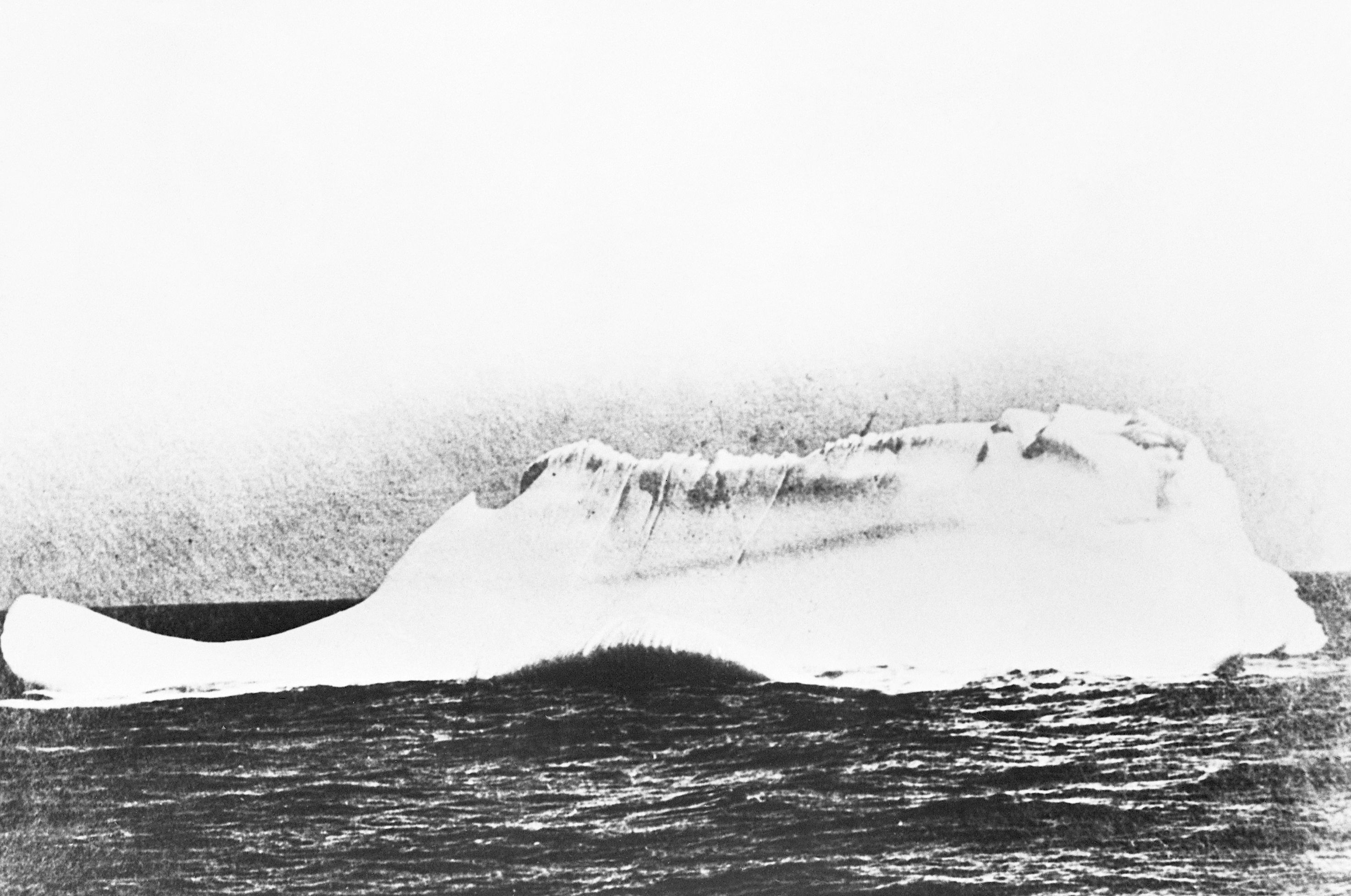 marxistisk gå ind kasseapparat Is This a Photo of the Iceberg That Sank the Titanic?