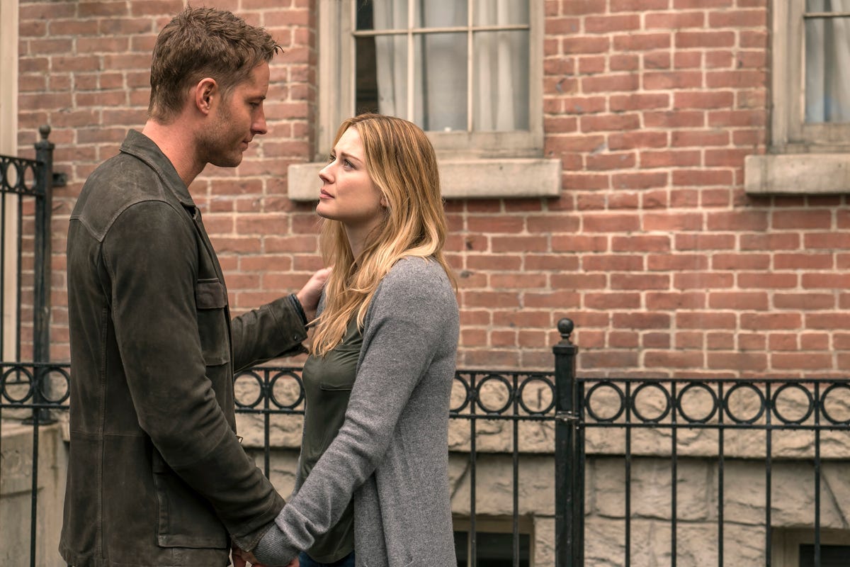 alexandra breckenridge and justin hartley as sophie and kevin in 'this is us'