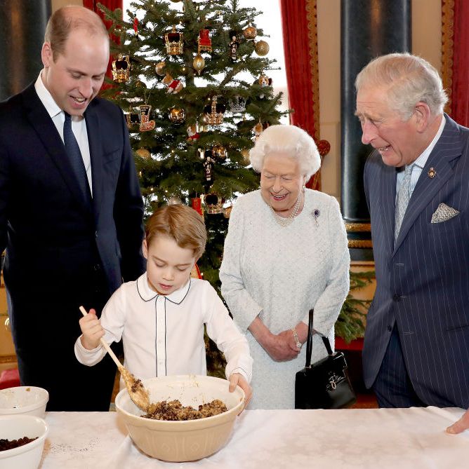 Prince George makes Christmas puddings with the Queen, Prince ...
