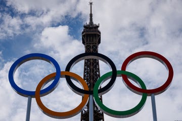 eiffeltoren met olympische ringen