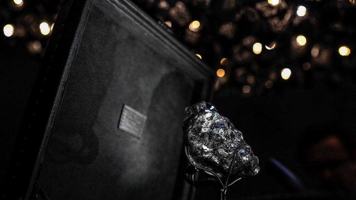 Louis Vuitton purchases world's second-biggest diamond