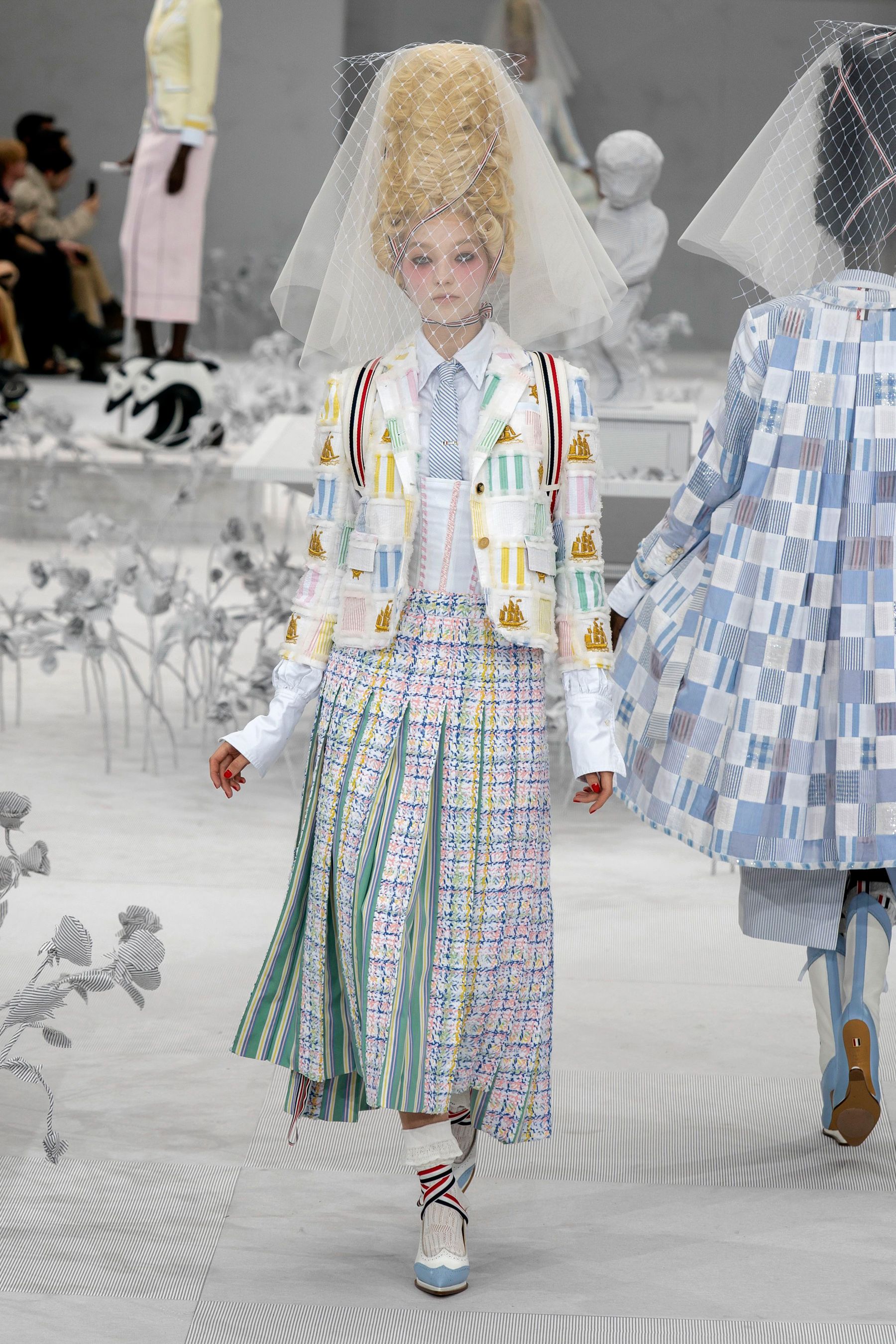 美品 THOM BROWNE ロングコート【限定シーズンモデル】 トム ブラウン」（THOM BROWNE）｜2020春夏コレクション
