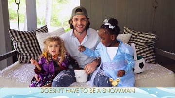 thomas rhett sings frozen song with daughters
