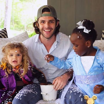 thomas rhett sings frozen song with daughters thomas rhett sings frozen song with daughters