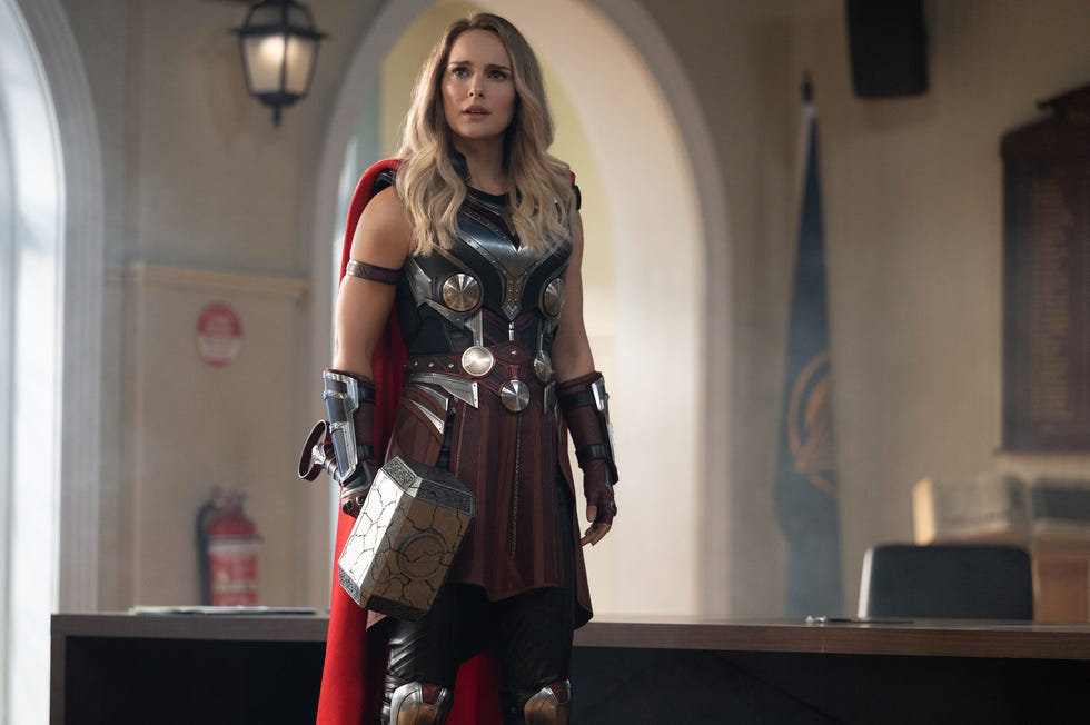 natalie portman as the mighty thor in marvel studios' thor love and thunder photo by jasin boland ©marvel studios 2022 all rights reserved