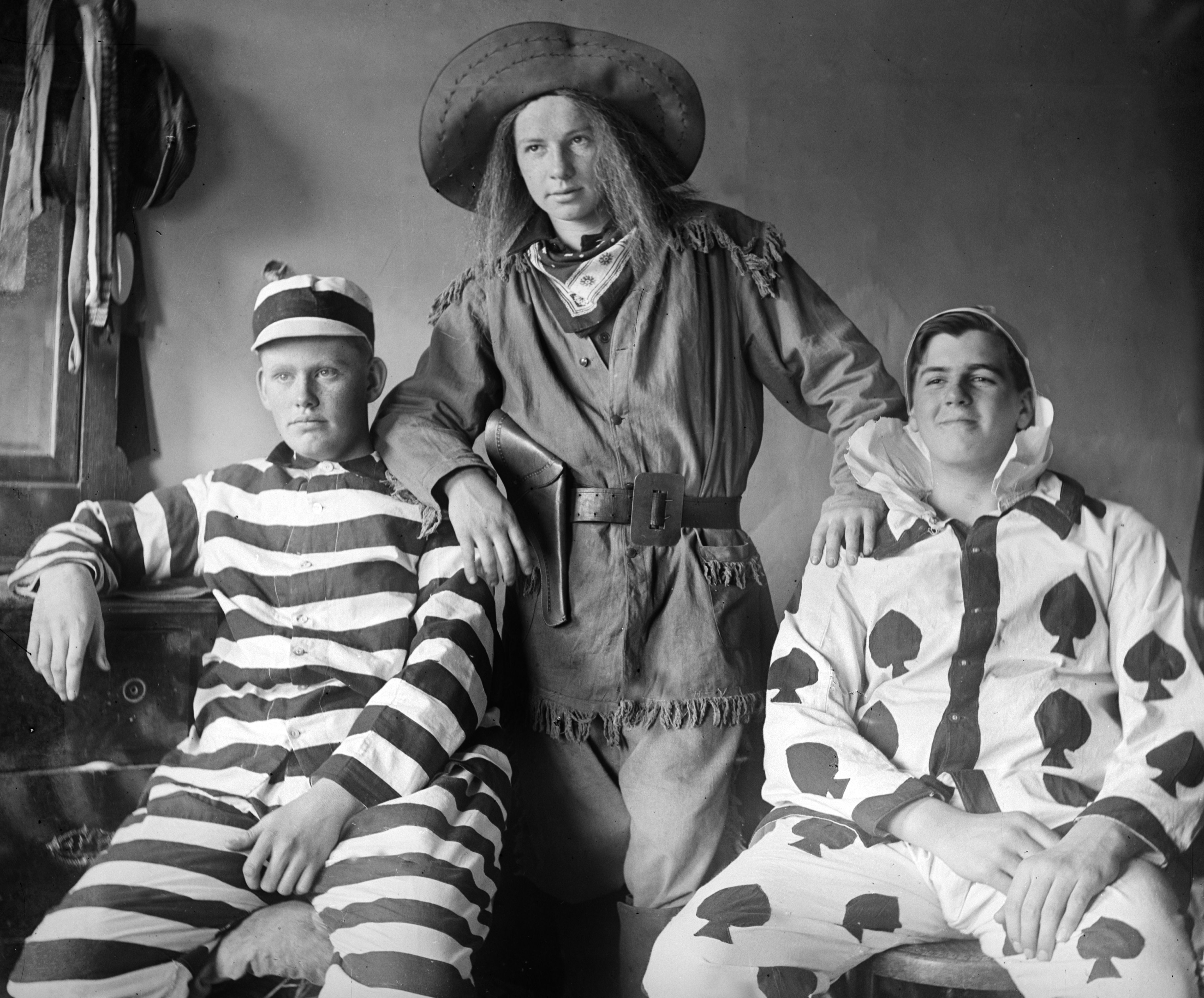 40 Best Vintage Halloween Costumes 2022 - Timeless Costume Ideas