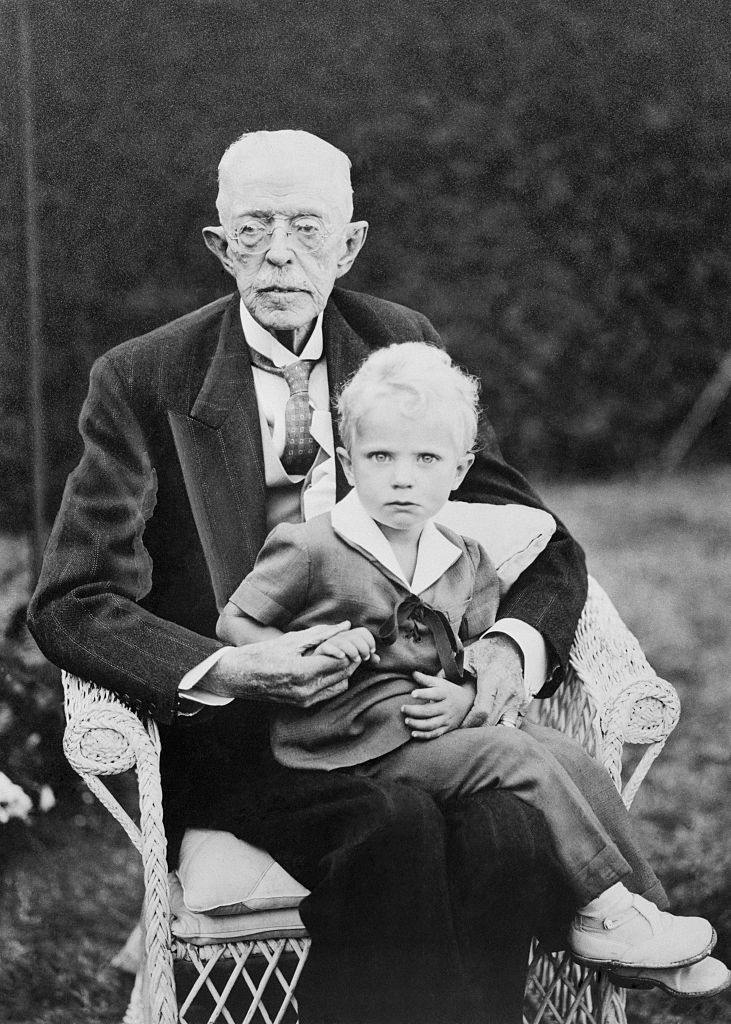 king gustav with his grandson