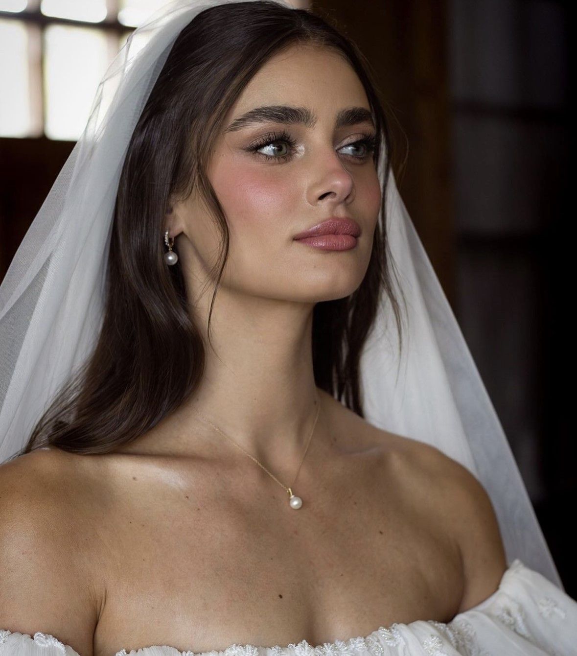 Wedding Makeup: 50 Looks For Brides [2024 Guide + Expert Tips]