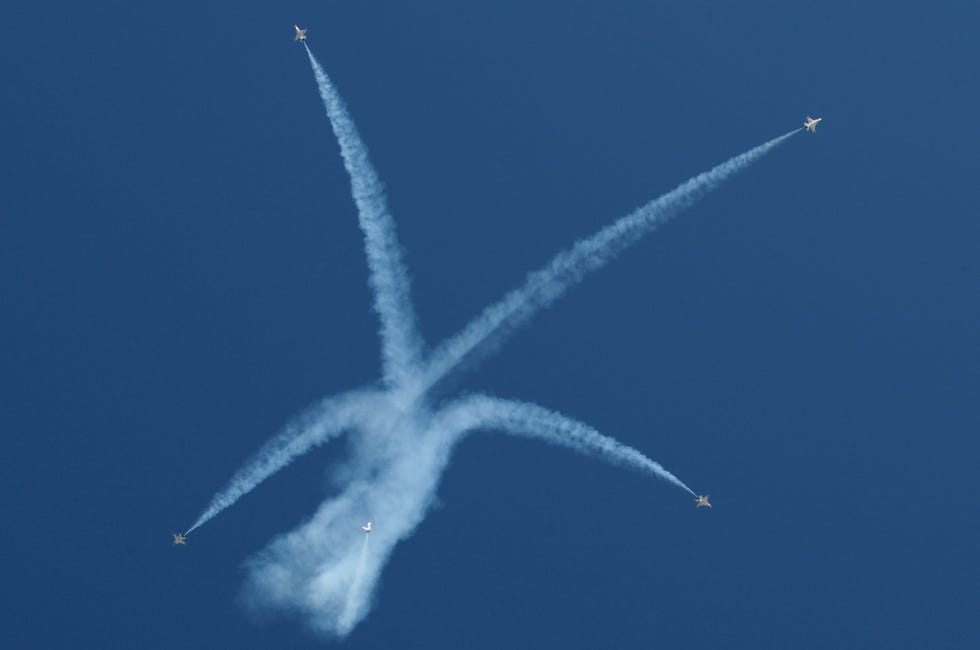 a 2009 team of thunderbirds perform a bomb burst maneuver