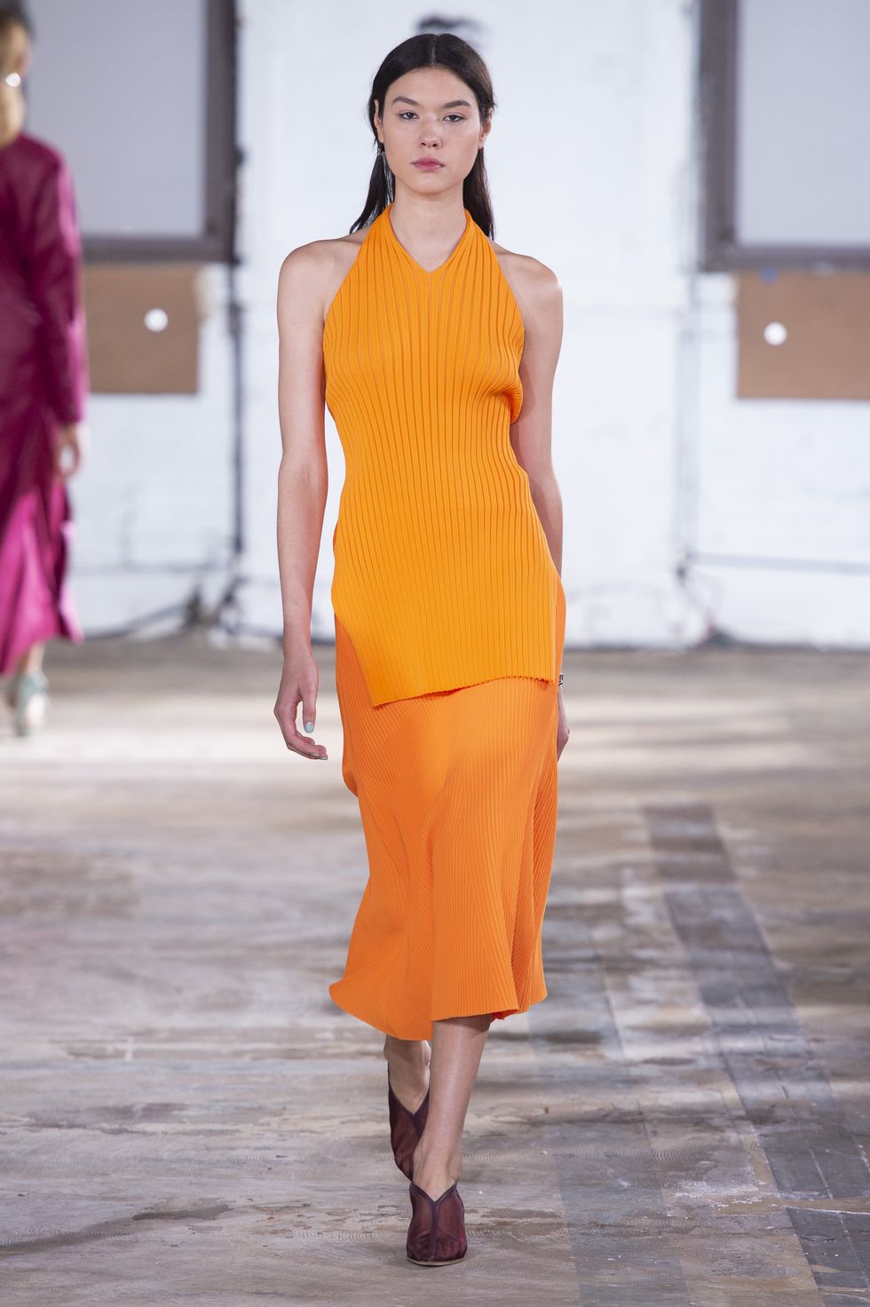 come indossare l'arancione, arancione abbinamenti, colori moda estate 2019
