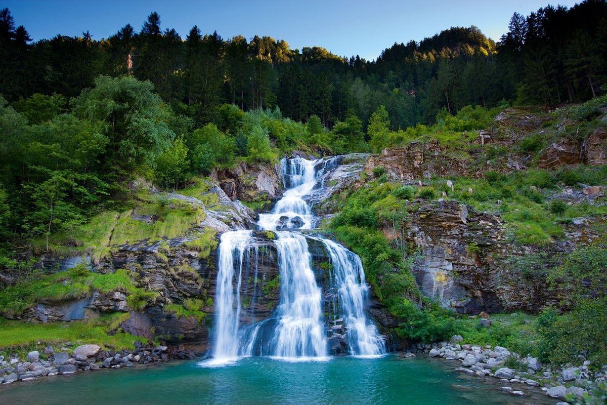De watervallen in de Piumognavallei bij Faido