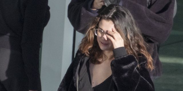 Selena Gomez Was Photographed Makeup Free and Carrying a Unicorn Duffle Bag  in London