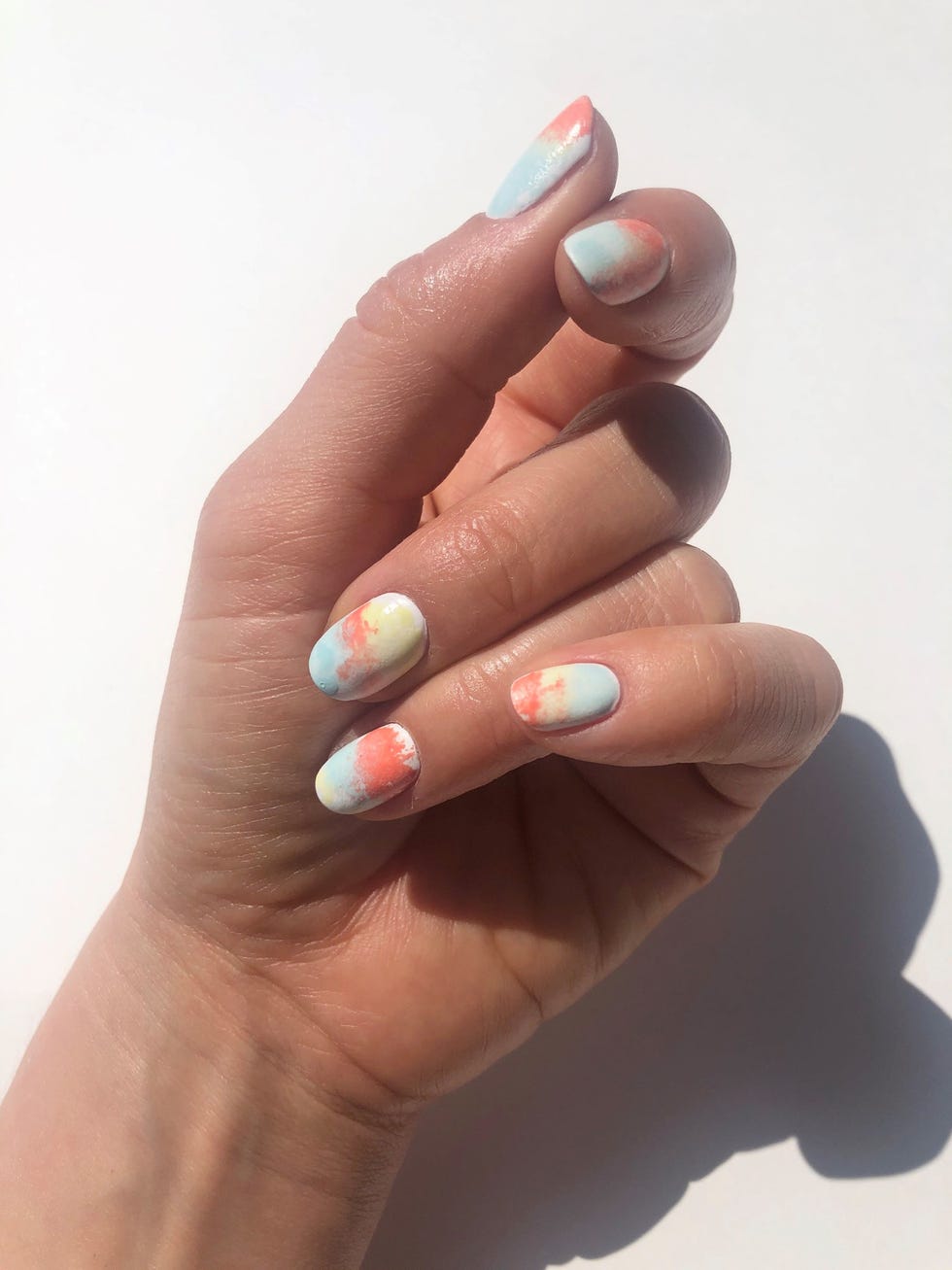 ¿una manicura ‘tie dye’ aquí tienes el paso a paso