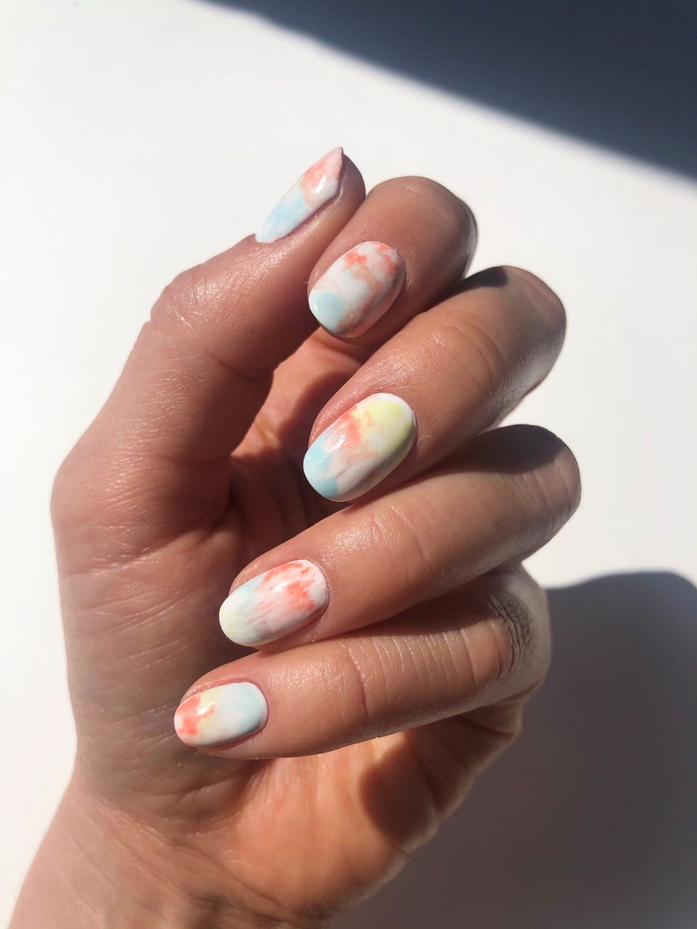 ¿una manicura ‘tie dye’ aquí tienes el paso a paso