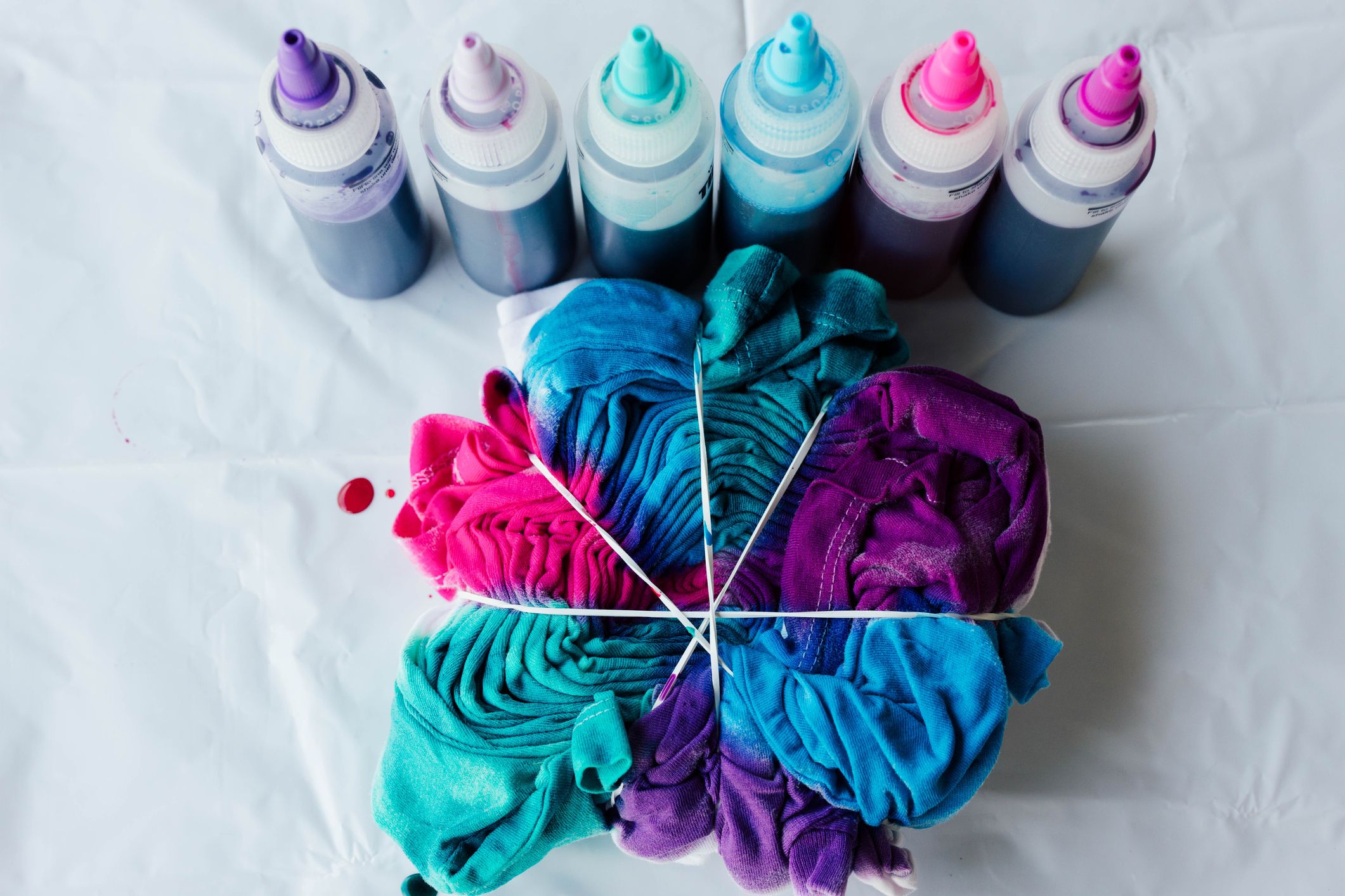 How to tie dye with our step-by-step guide and video