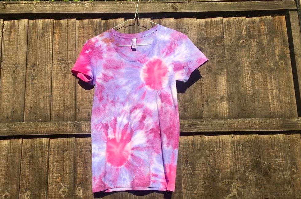 How to tie-dye your clothes - 12 easy steps