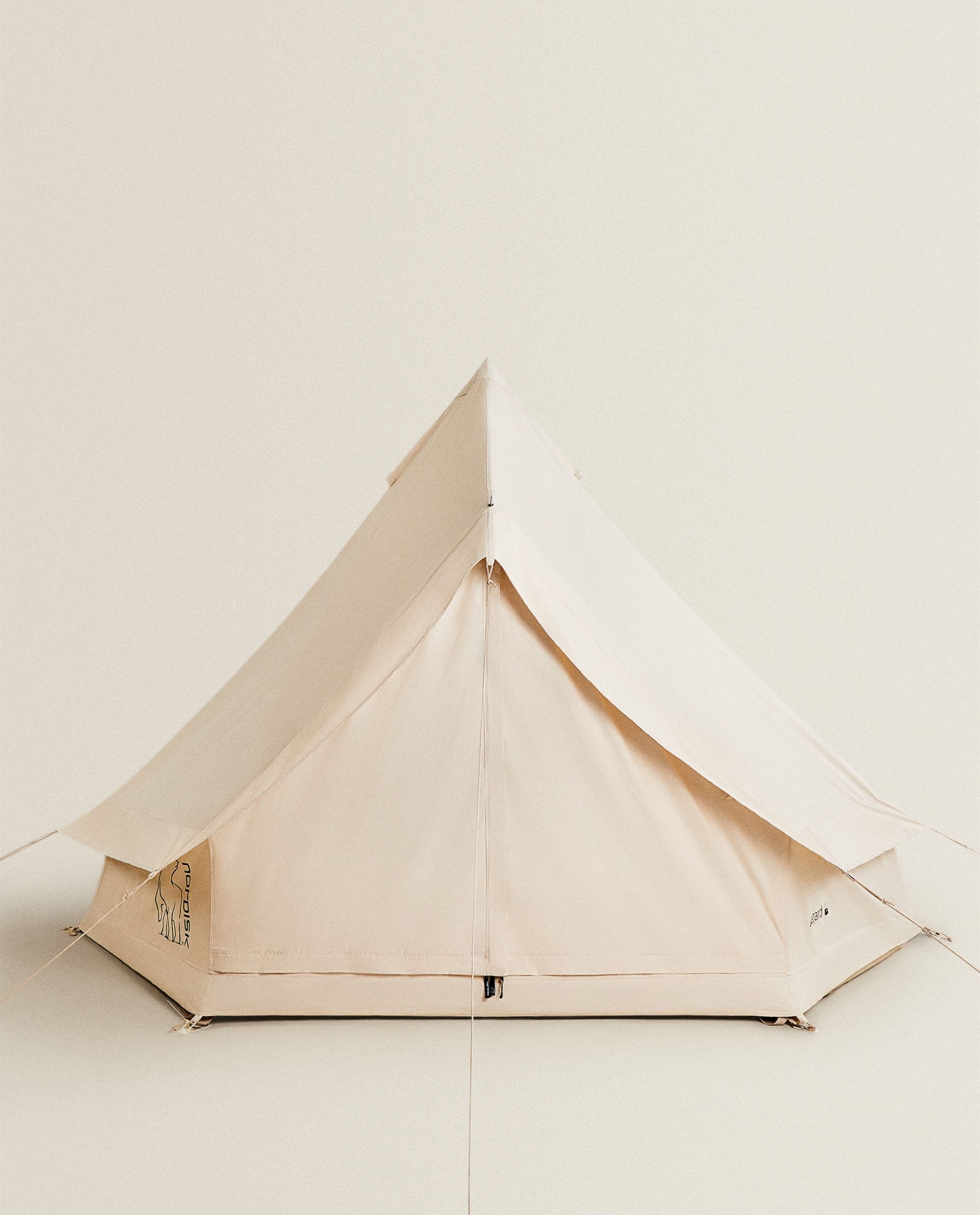 La nueva tienda de campaña de Zara Home (y toda su colección outdoor) te  van a empujar a querer irte de acampada