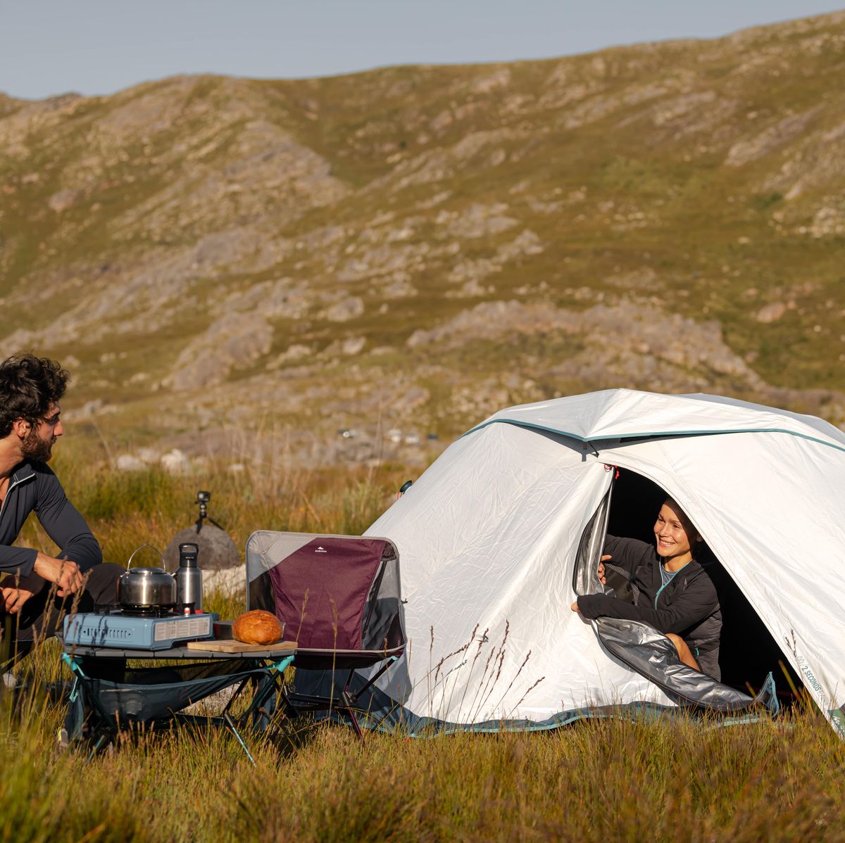 Mesa plegable para 4 o 6 personas para camping Quechua gris - Decathlon