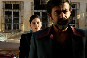 abülkadir y betül prosiguen su viaje por la fronter, mientras que Çolak es detenido y züleyha recibe el cariño de sus vecinos