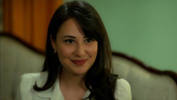zeynep, la hermana de Çetin llega a Çukurova, mientras Çolak idea un plan perverso para deshacerse de züleyha y betül paga muy caro haber tratado de burlarse de su esposo