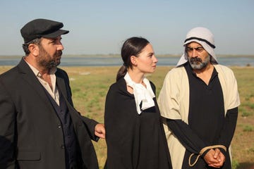 betül y abdülkadir escuchan la sentencia del juez, mientras que en la mansión yaman se prepara la boda de fikret y zeynep